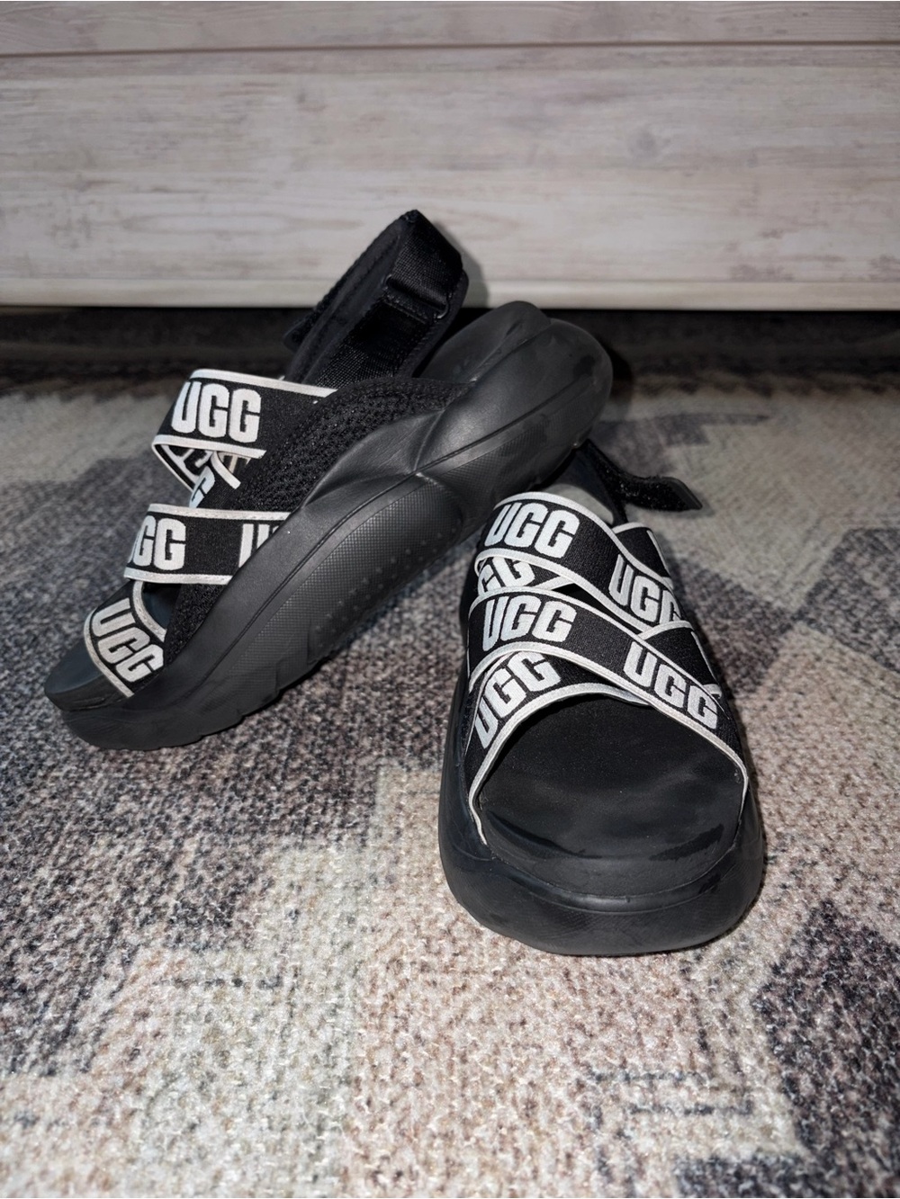 Ugg LA cloud sandals